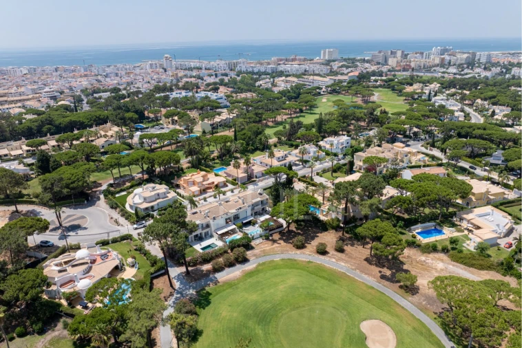 Moradia T5 para Venda em Quarteira Foto 47