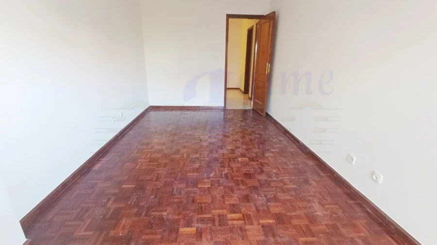Apartamento T2 para Venda em Algueirão-Mem Martins Foto 12