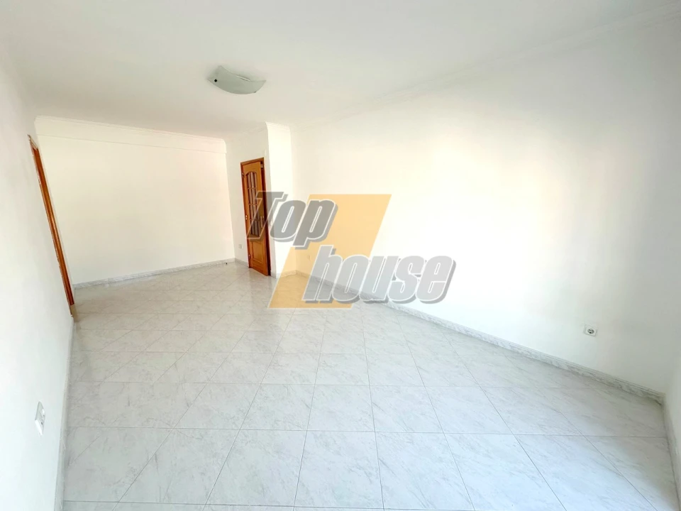 Apartamento T1 para Arrendamento em Caparica e Trafaria Foto 2