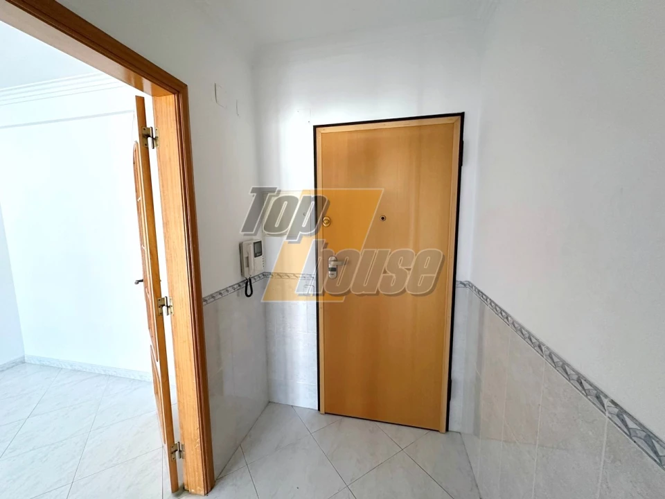 Apartamento T1 para Arrendamento em Caparica e Trafaria Foto 6