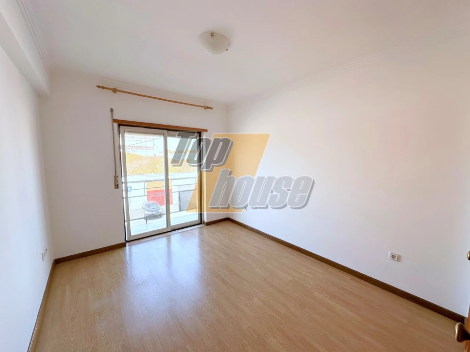 Apartamento T1 para Arrendamento em Caparica e Trafaria Foto 8