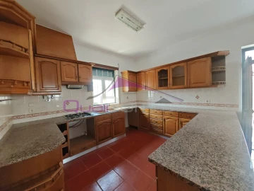 Moradia T4 para Venda em Olaia e Paço