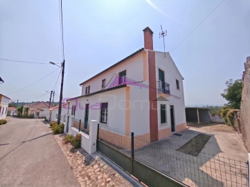 Moradia T4 para Venda em Olaia e Paço