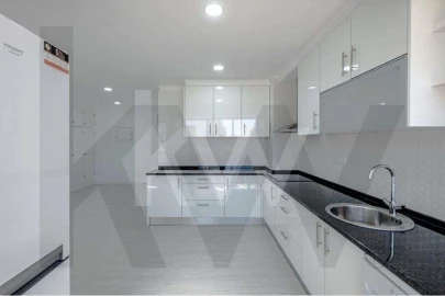 Apartamento T2 para Arrendamento em Oeiras e São Julião da Barra, Paço de Arcos e Caxias