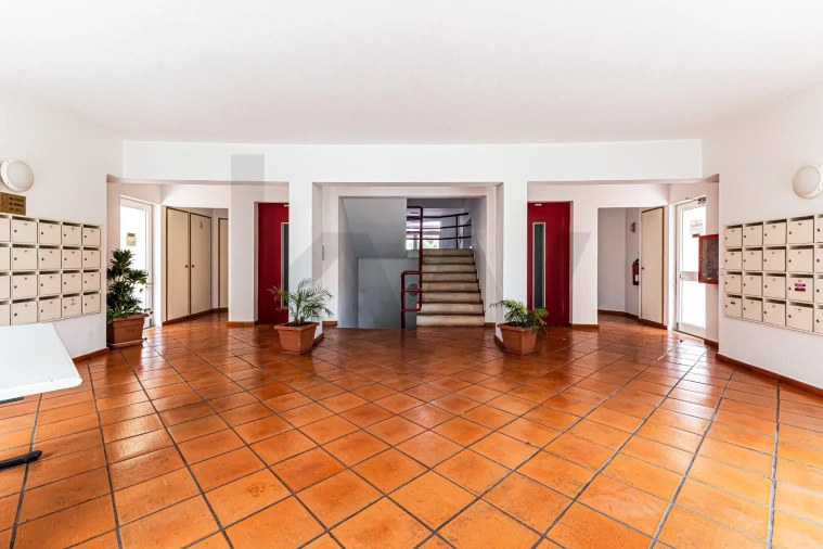 Apartamento T2 para Venda em Quarteira Foto 4