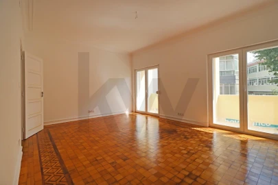 Apartamento T4 para Arrendamento em Carcavelos e Parede
