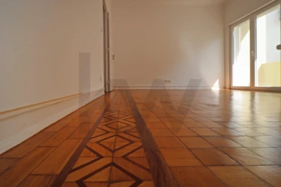 Apartamento T4 para Arrendamento em Carcavelos e Parede