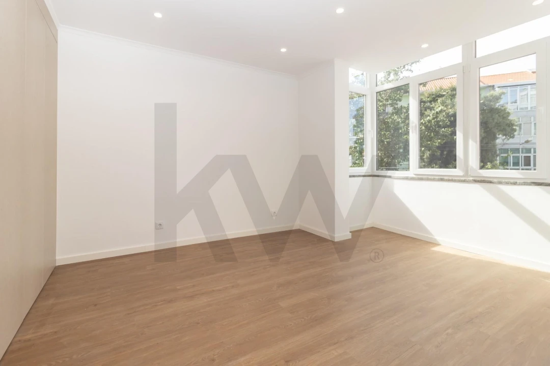 Apartamento T3 para Venda em Almada, Cova da Piedade, Pragal e Cacilhas Foto 1