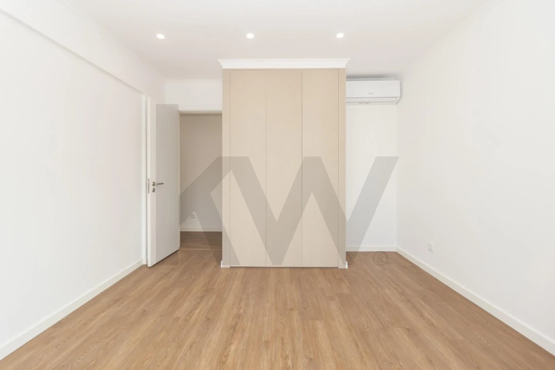 Apartamento T3 para Venda em Almada, Cova da Piedade, Pragal e Cacilhas Foto 28