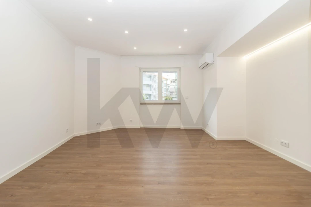 Apartamento T3 para Venda em Almada, Cova da Piedade, Pragal e Cacilhas Foto 35