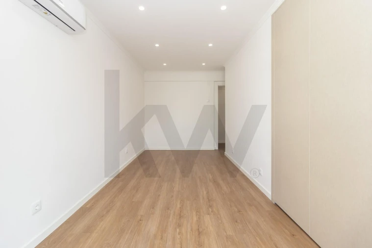 Apartamento T3 para Venda em Almada, Cova da Piedade, Pragal e Cacilhas Foto 31