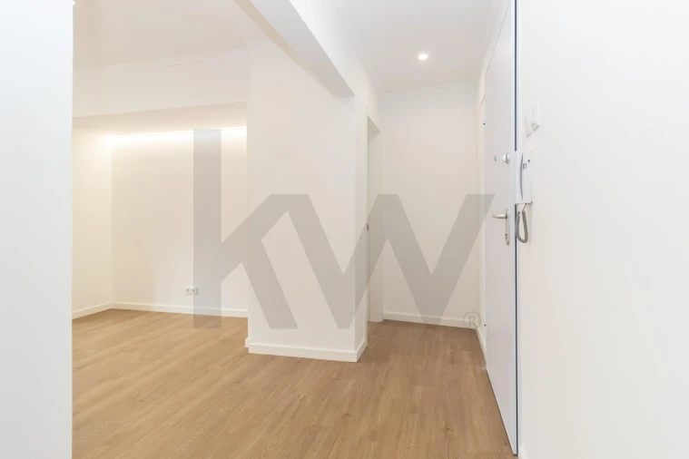 Apartamento T3 para Venda em Almada, Cova da Piedade, Pragal e Cacilhas Foto 24