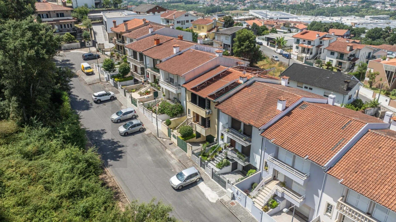 Moradia T3 para Venda em Lomar e Arcos Foto 5