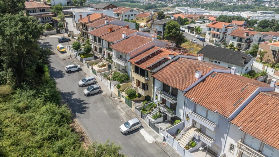 Moradia T3 para Venda em Lomar e Arcos Foto 5