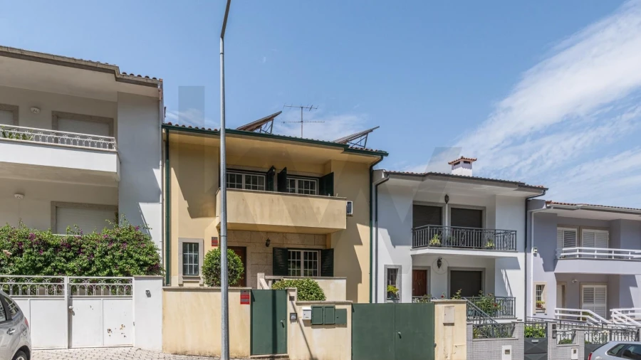 Moradia T3 para Venda em Lomar e Arcos