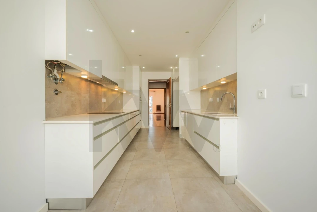 Apartamento T3 para Arrendamento em Algés, Linda-A-Velha e Cruz Quebrada-Dafundo Foto 28