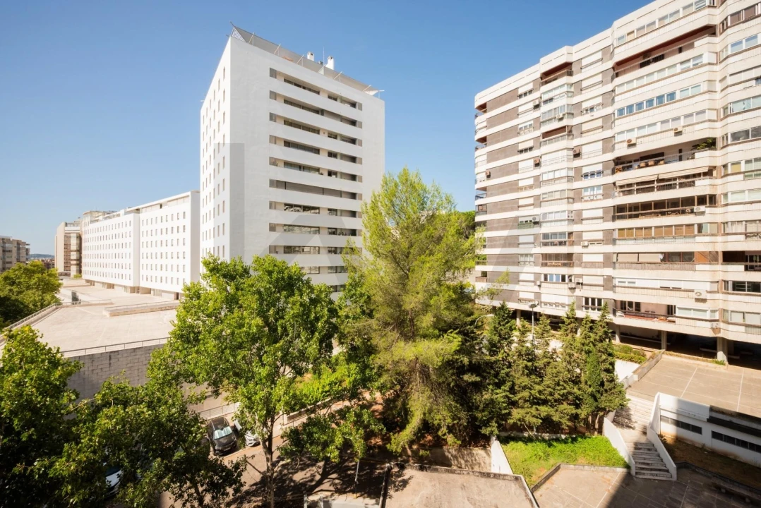 Apartamento T3 para Arrendamento em Algés, Linda-A-Velha e Cruz Quebrada-Dafundo Foto 30