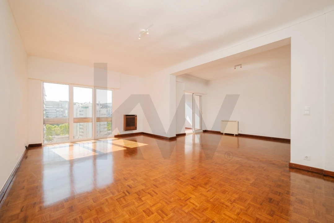 Apartamento T3 para Arrendamento em Algés, Linda-A-Velha e Cruz Quebrada-Dafundo Foto 1