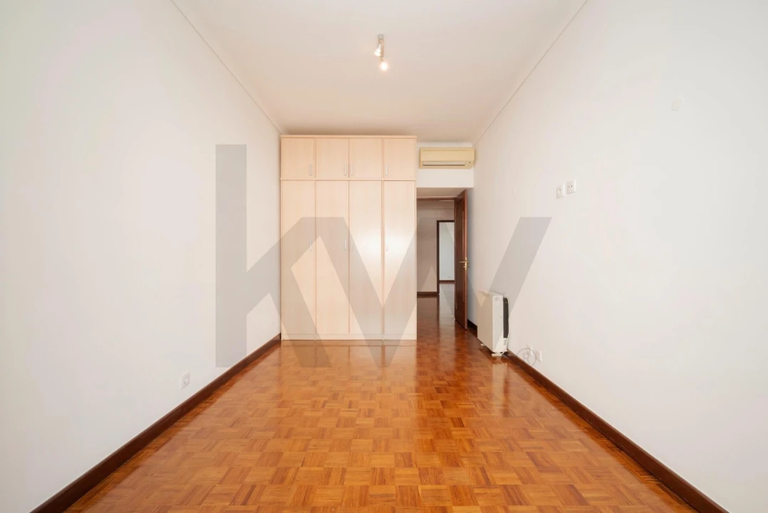 Apartamento T3 para Arrendamento em Algés, Linda-A-Velha e Cruz Quebrada-Dafundo Foto 12