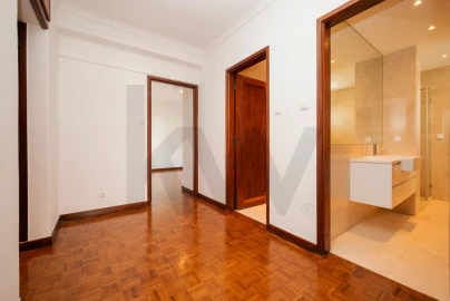 Apartamento T3 para Arrendamento em Algés, Linda-A-Velha e Cruz Quebrada-Dafundo