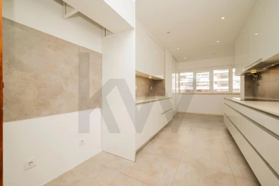 Apartamento T3 para Arrendamento em Algés, Linda-A-Velha e Cruz Quebrada-Dafundo