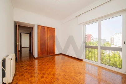 Apartamento T3 para Arrendamento em Algés, Linda-A-Velha e Cruz Quebrada-Dafundo