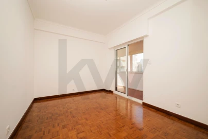 Apartamento T3 para Arrendamento em Algés, Linda-A-Velha e Cruz Quebrada-Dafundo