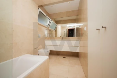 Apartamento T3 para Arrendamento em Algés, Linda-A-Velha e Cruz Quebrada-Dafundo
