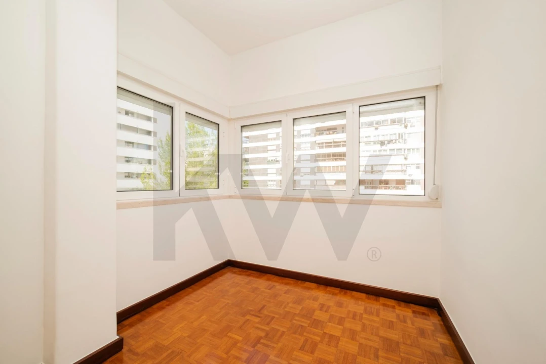 Apartamento T3 para Arrendamento em Algés, Linda-A-Velha e Cruz Quebrada-Dafundo Foto 11