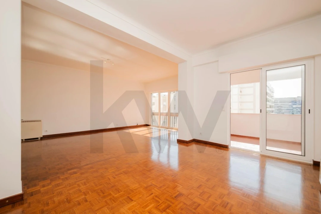 Apartamento T3 para Arrendamento em Algés, Linda-A-Velha e Cruz Quebrada-Dafundo Foto 2
