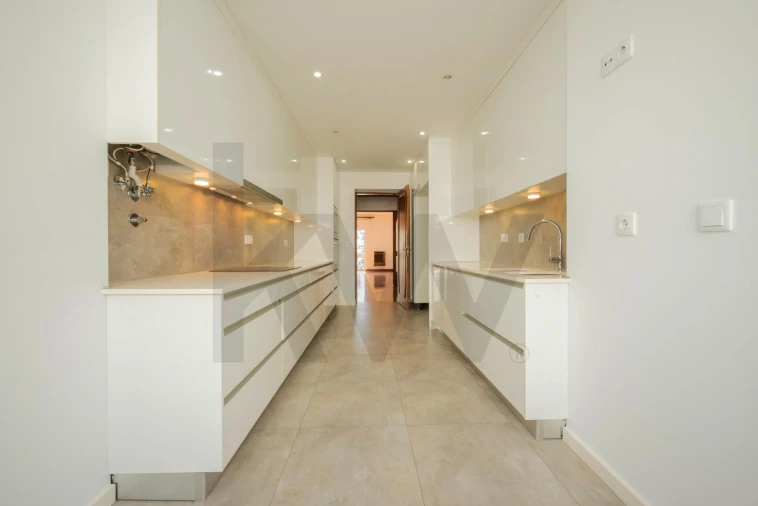 Apartamento T3 para Arrendamento em Algés, Linda-A-Velha e Cruz Quebrada-Dafundo Foto 28