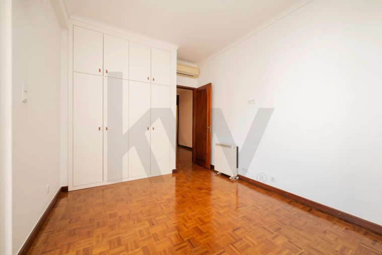 Apartamento T3 para Arrendamento em Algés, Linda-A-Velha e Cruz Quebrada-Dafundo Foto 16