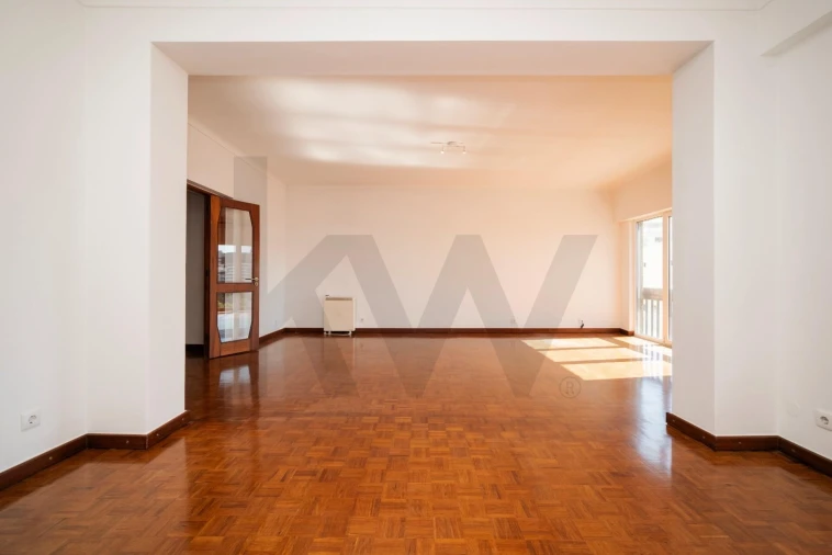 Apartamento T3 para Arrendamento em Algés, Linda-A-Velha e Cruz Quebrada-Dafundo Foto 4