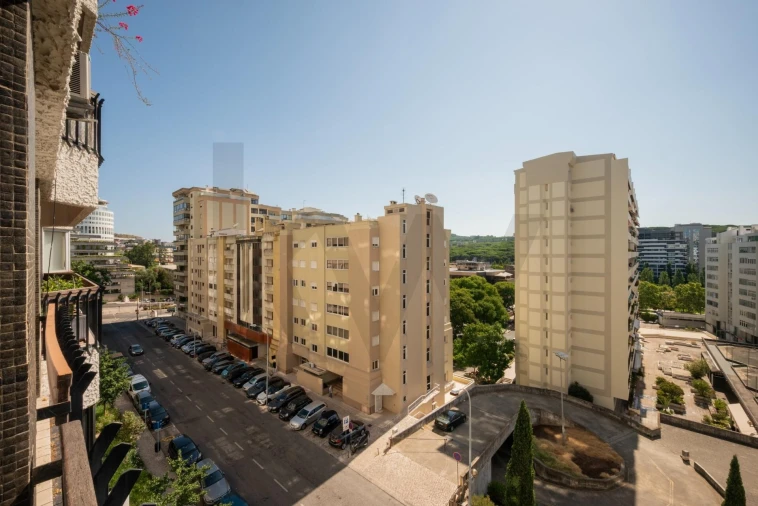 Apartamento T3 para Arrendamento em Algés, Linda-A-Velha e Cruz Quebrada-Dafundo Foto 29