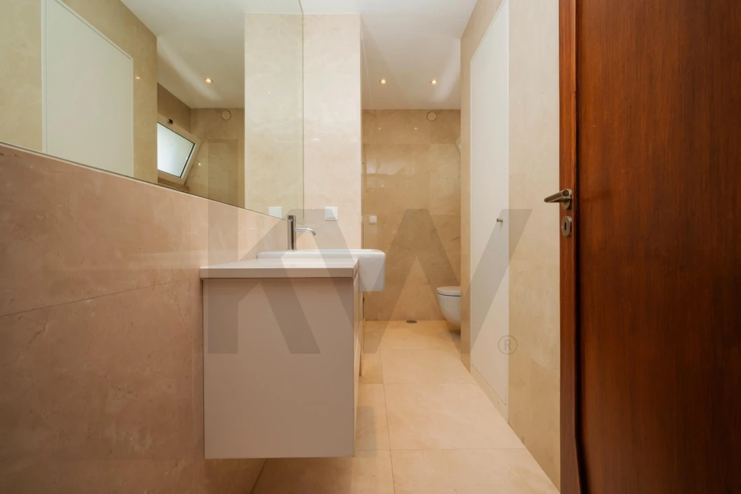 Apartamento T3 para Arrendamento em Algés, Linda-A-Velha e Cruz Quebrada-Dafundo Foto 22