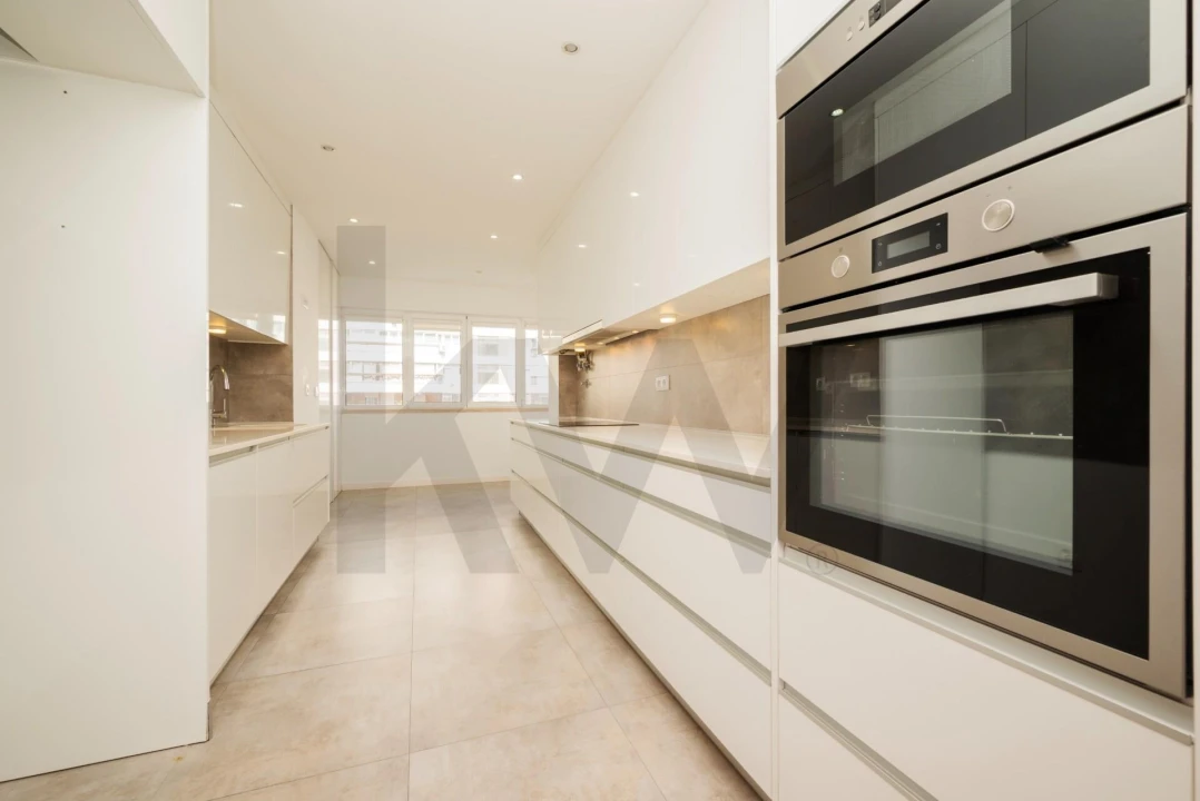 Apartamento T3 para Arrendamento em Algés, Linda-A-Velha e Cruz Quebrada-Dafundo Foto 25