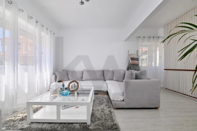 Moradia T5 para Venda em Porto Salvo