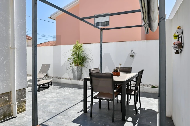 Moradia T5 para Venda em Porto Salvo Foto 2