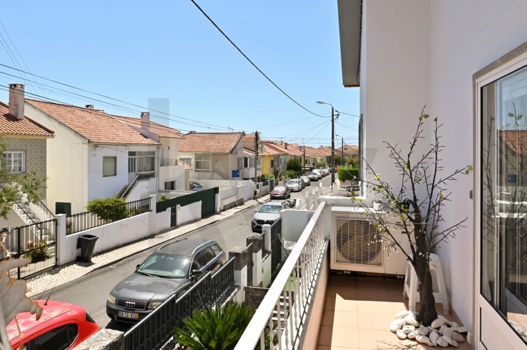 Moradia T5 para Venda em Porto Salvo Foto 23