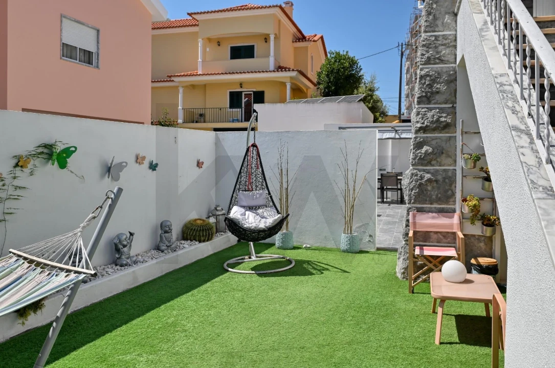 Moradia T5 para Venda em Porto Salvo Foto 1