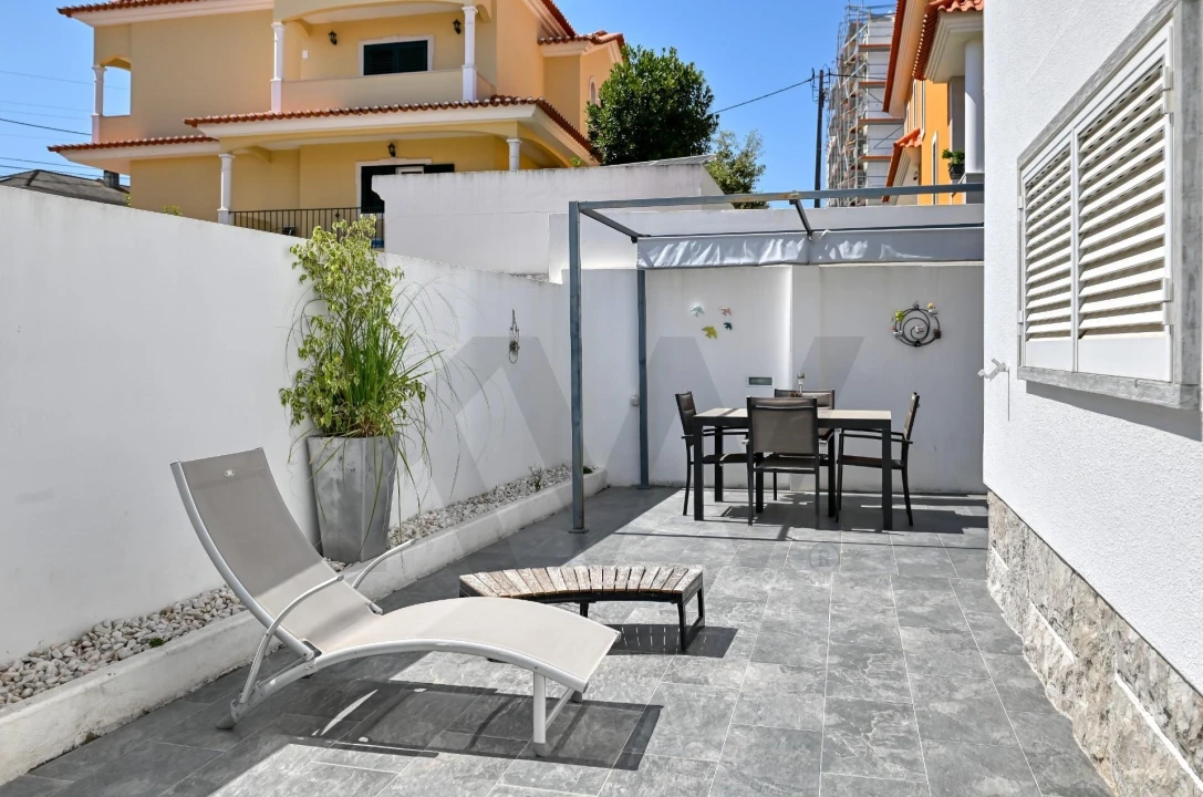 Moradia T5 para Venda em Porto Salvo Foto 4
