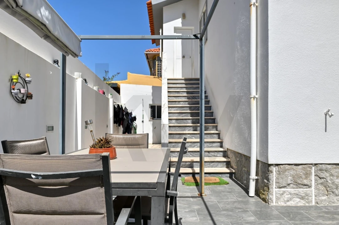 Moradia T5 para Venda em Porto Salvo Foto 5