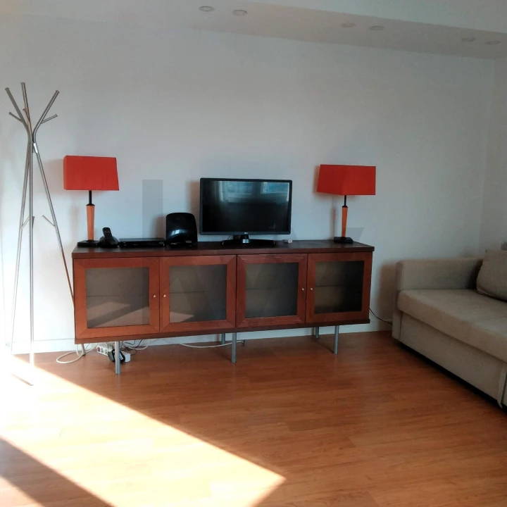 Apartamento T1 para Arrendamento em Laranjeiro e Feijó Foto 2