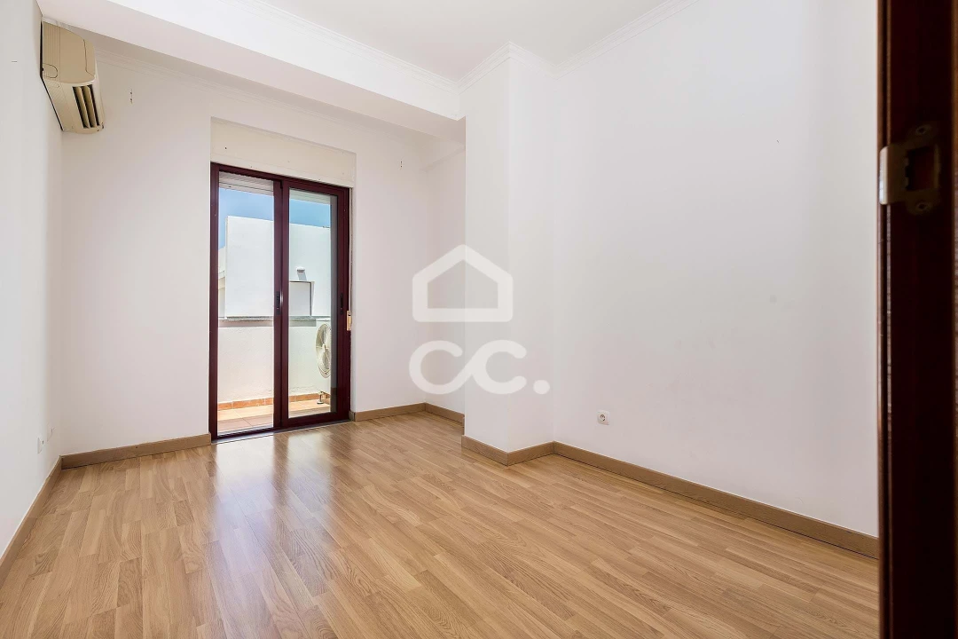 Apartamento T3 para Arrendamento em Malagueira e Horta das Figueiras Foto 10