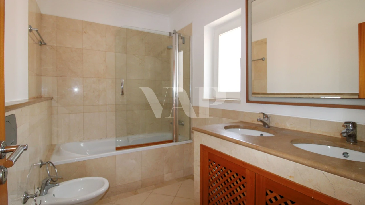 Apartamento T2 para Venda em Quarteira Foto 12