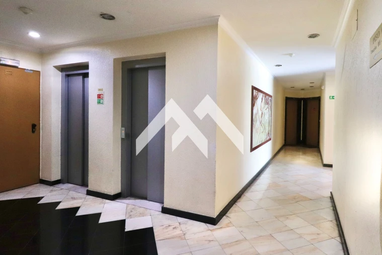 Apartamento T3 para Venda em Rio de Mouro Foto 25