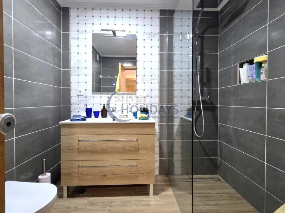 Apartamento T2 para Venda em Quarteira Foto 9