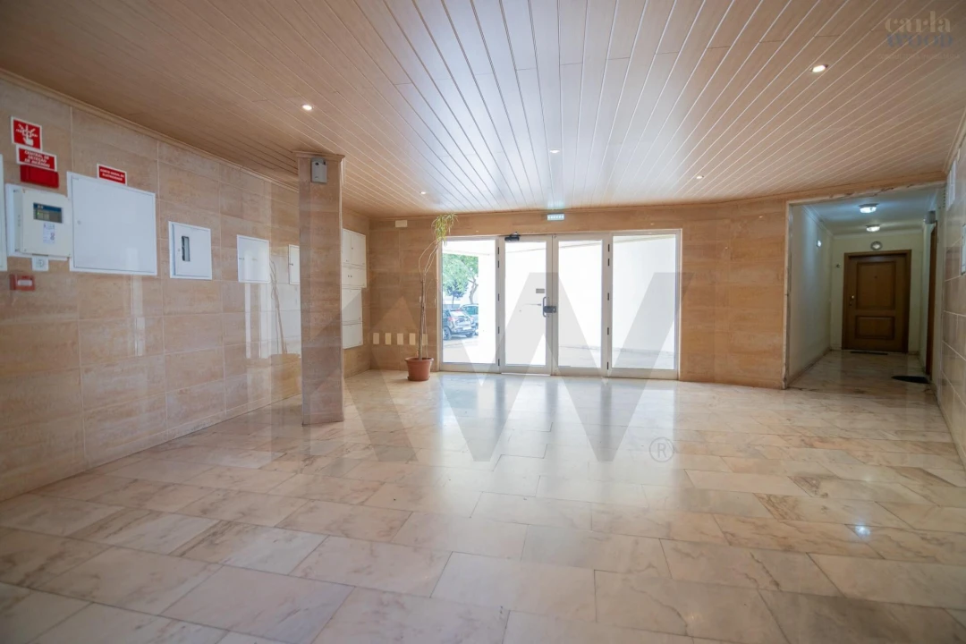 Apartamento T1 para Venda em Portimão Foto 6