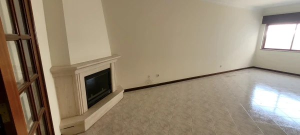 Apartamento T2 para Venda em Agualva e Mira-Sintra