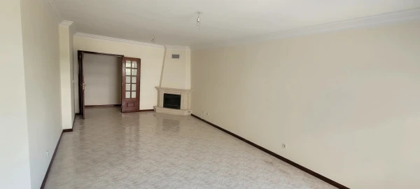 Apartamento T2 para Venda em Agualva e Mira-Sintra